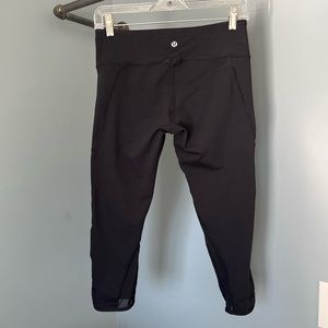 lululemon - Black Capri w/Mesh